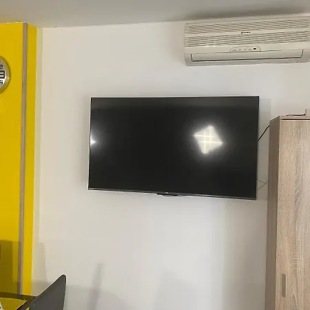 Enzo 150m Playa * Σαλού