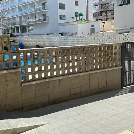 Enzo 150m Playa * 살루
